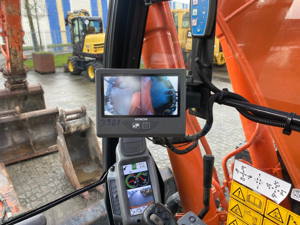 Hitachi ZX135 US-6 3 buckets + hammer