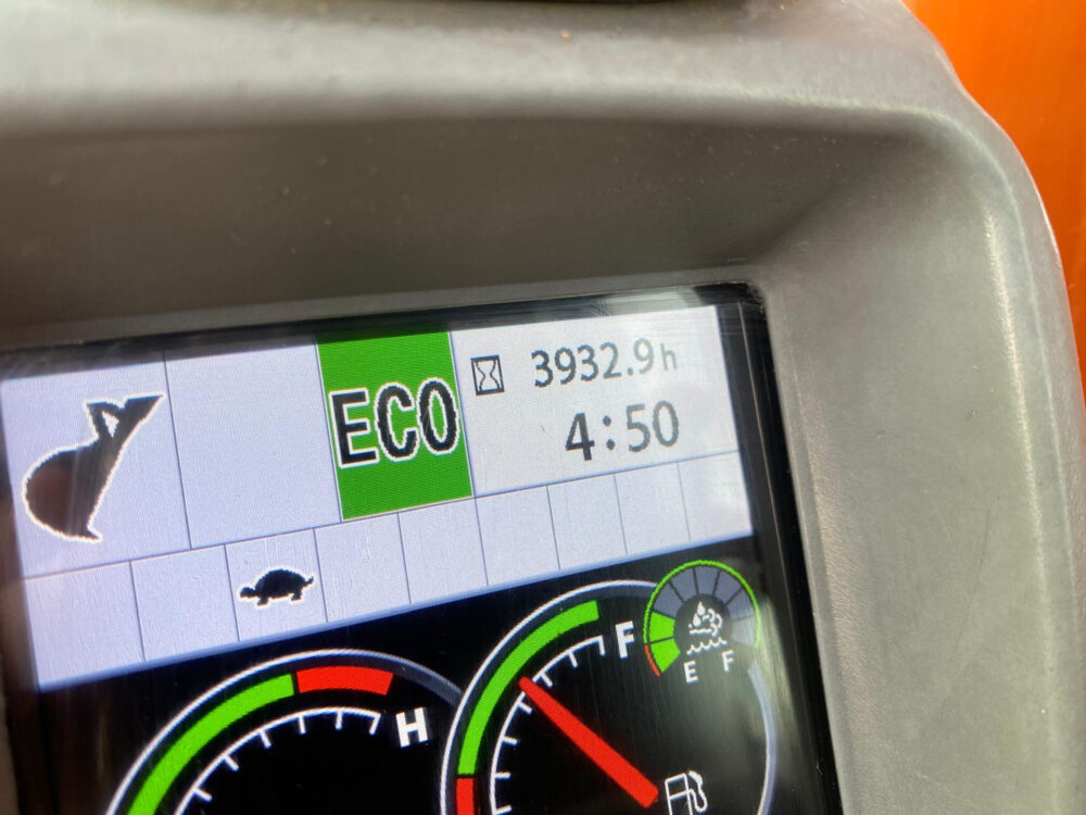 Hitachi ZX135 US-6 3 buckets + hammer