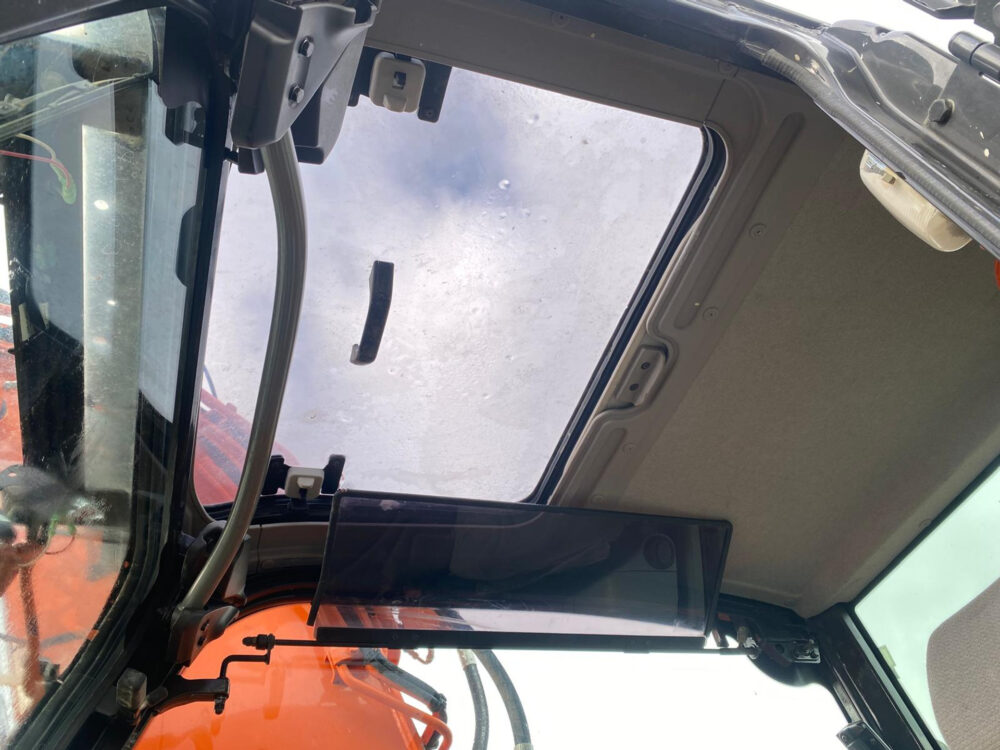 Hitachi ZX135 US-6 3 buckets + hammer