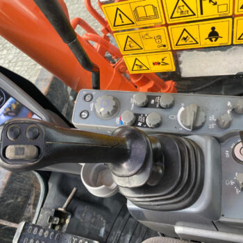 Hitachi ZX135 US-6 3 buckets + hammer