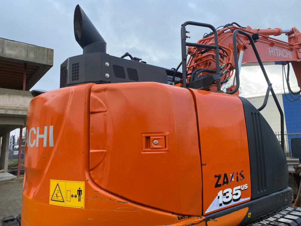 Hitachi ZX135 US-6 3 buckets + hammer