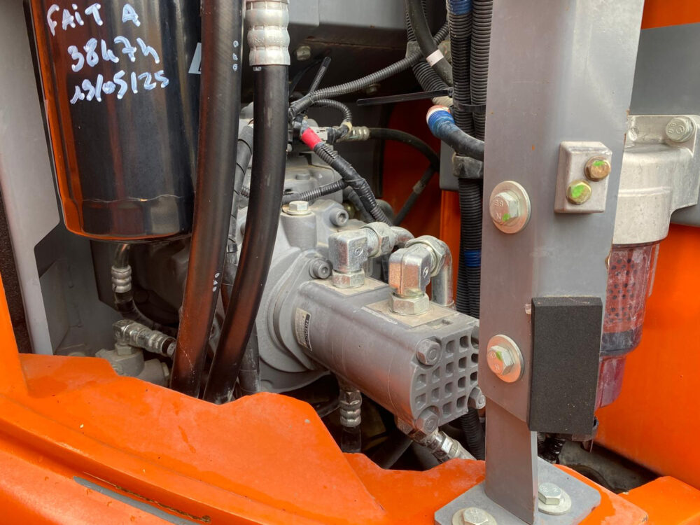 Hitachi ZX135 US-6 3 buckets + hammer