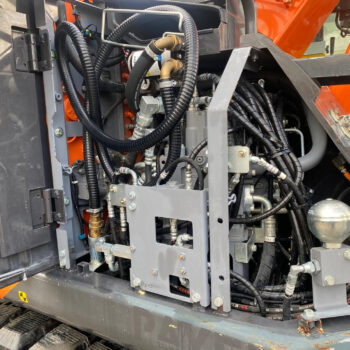 Hitachi ZX135 US-6 3 buckets + hammer