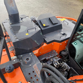 Hitachi ZX135 US-6 3 buckets + hammer