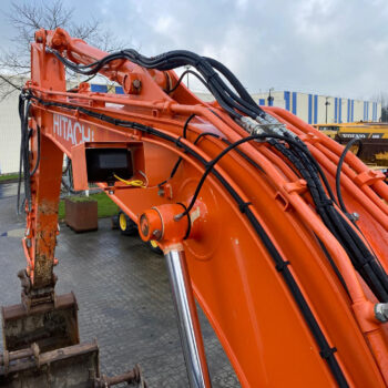 Hitachi ZX135 US-6 3 buckets + hammer