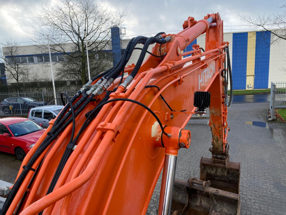 Hitachi ZX135 US-6 3 buckets + hammer