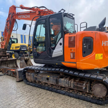 Hitachi ZX135 US-6 3 buckets + hammer