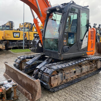 Hitachi ZX135 US-6 3 buckets + hammer