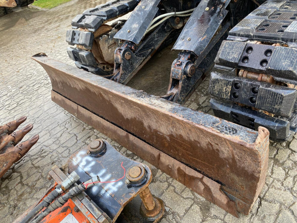 Hitachi ZX135 US-6 3 buckets + hammer