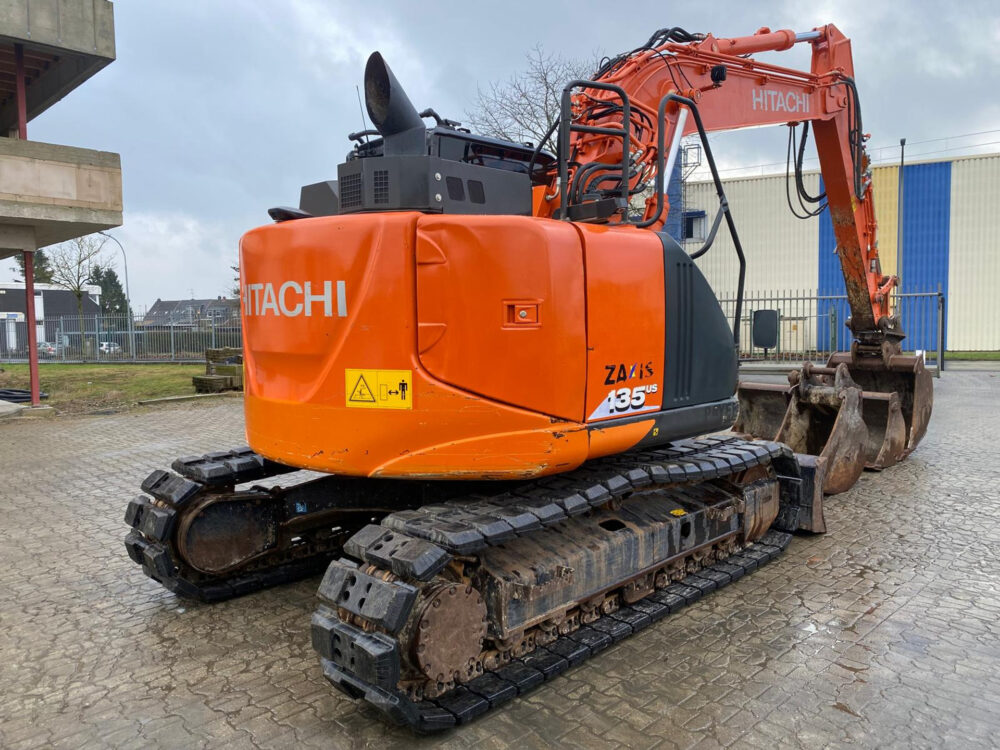 Hitachi ZX135 US-6 3 buckets + hammer