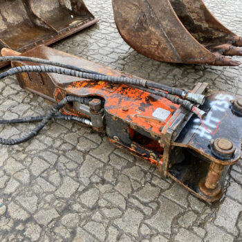 Hitachi ZX135 US-6 3 buckets + hammer