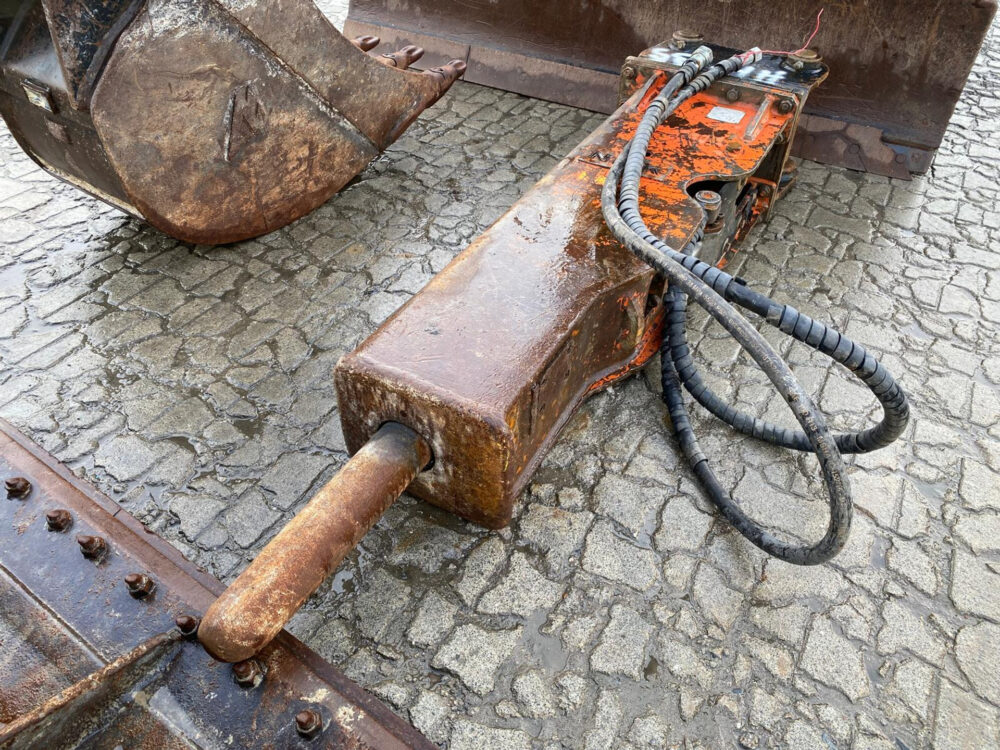 Hitachi ZX135 US-6 3 buckets + hammer