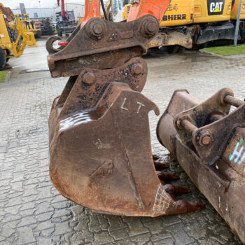 Hitachi ZX135 US-6 3 buckets + hammer