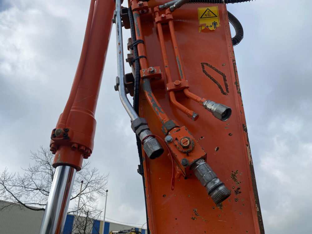 Hitachi ZX135 US-6 3 buckets + hammer