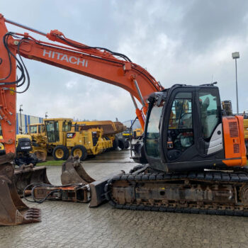 Hitachi ZX135 US-6 3 buckets + hammer