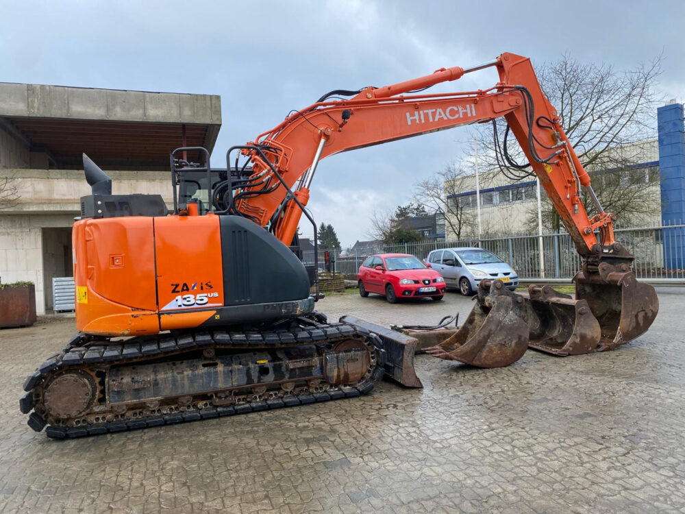 Hitachi ZX135 US-6 3 buckets + hammer