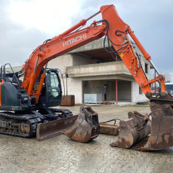 Hitachi ZX135 US-6 3 buckets + hammer