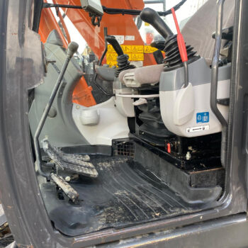 Hitachi ZX135 US-6 3 buckets + hammer