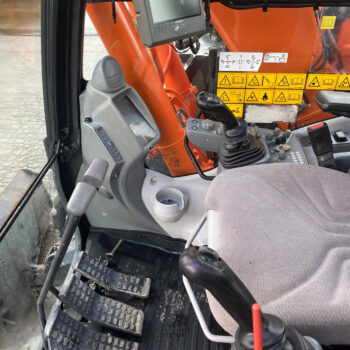 Hitachi ZX135 US-6 3 buckets + hammer