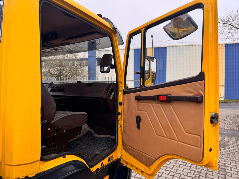 Mercedes 814 oprijwagen