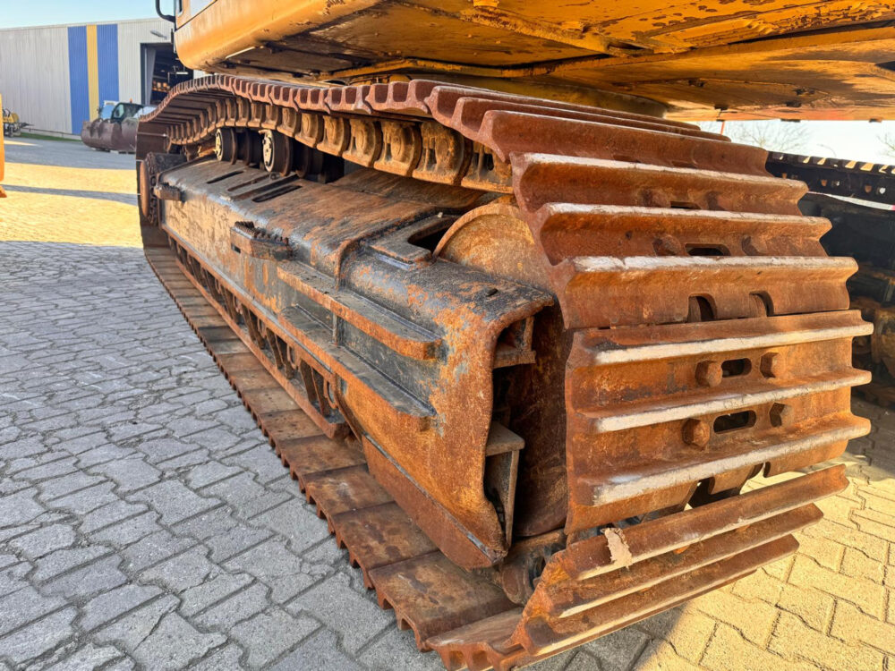 Caterpillar 330 D crawler excavator