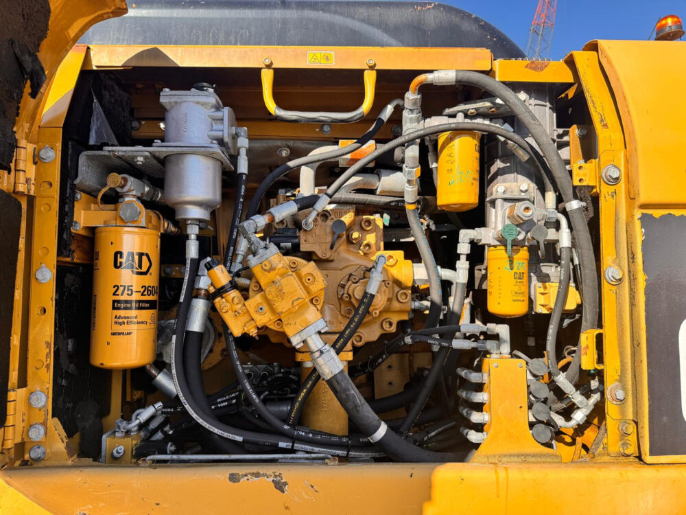 Caterpillar 330 D crawler excavator