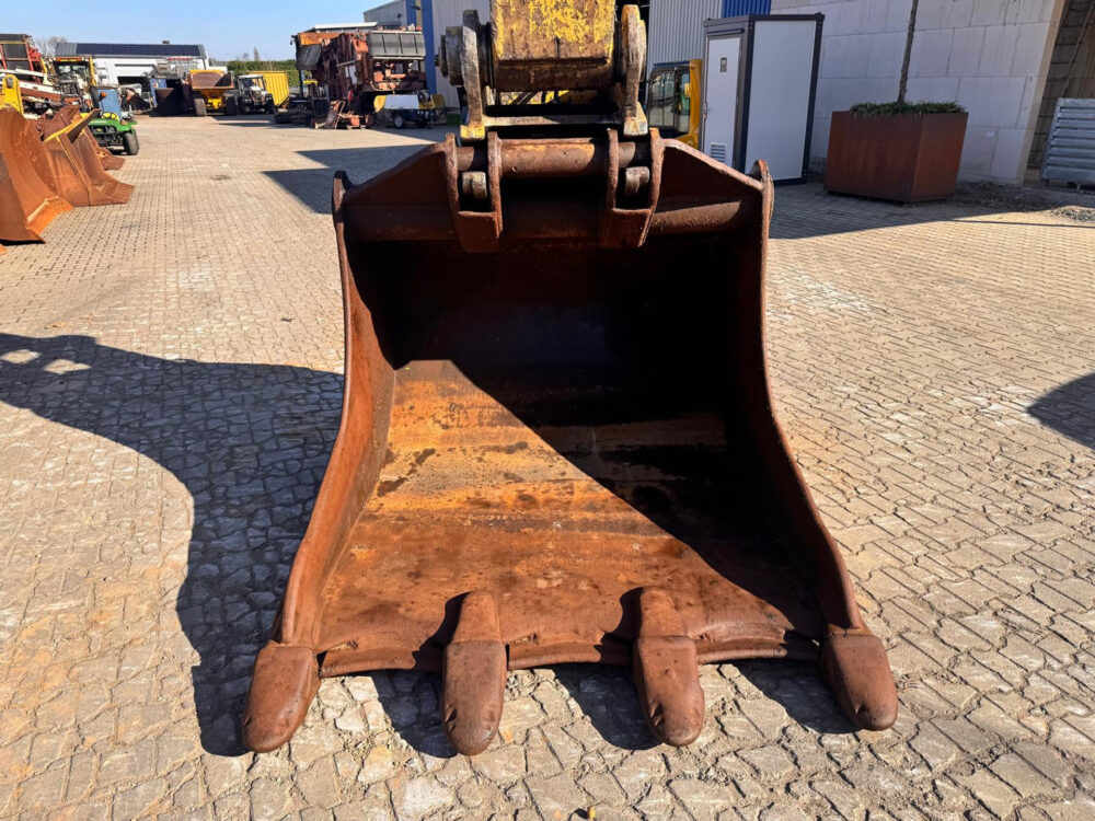 Caterpillar 330 D crawler excavator