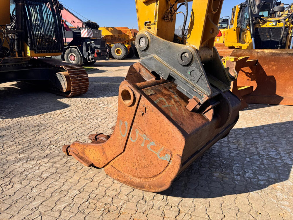 Caterpillar 330 D crawler excavator