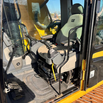 Caterpillar 330 D crawler excavator