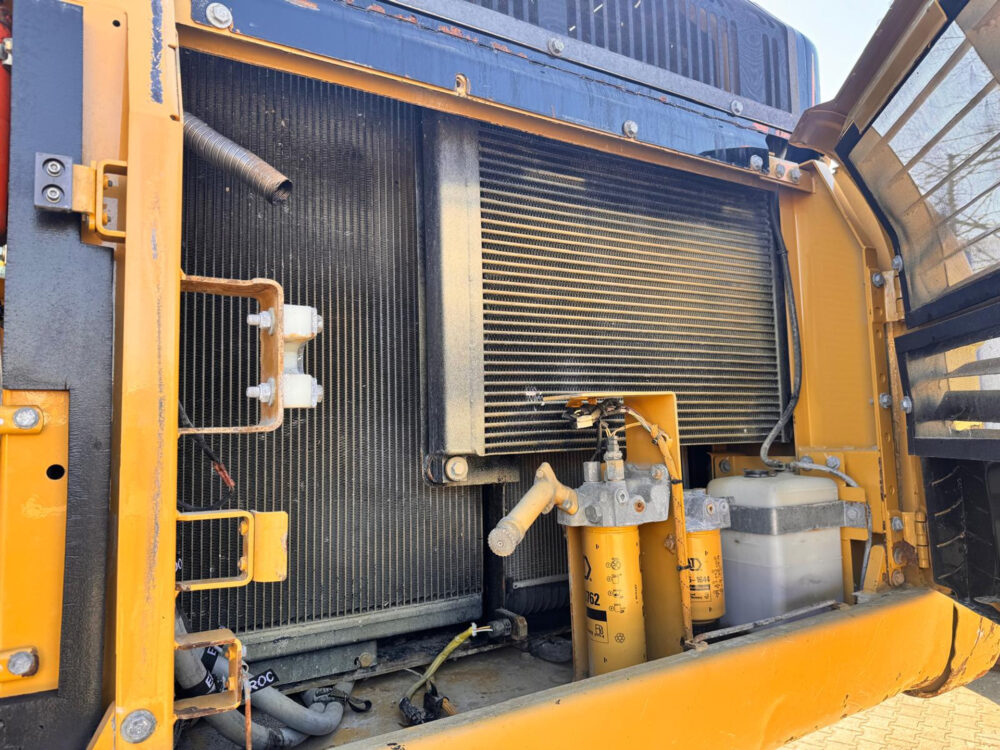 Caterpillar 330 D crawler excavator