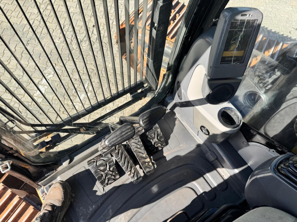 Caterpillar 330 D crawler excavator