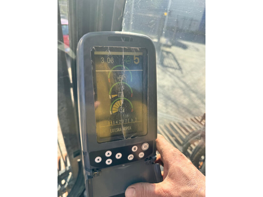 Caterpillar 330 D crawler excavator