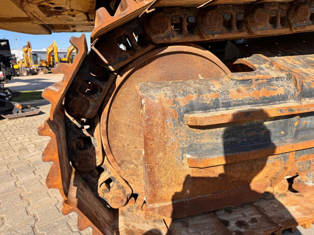 Caterpillar 330 D crawler excavator