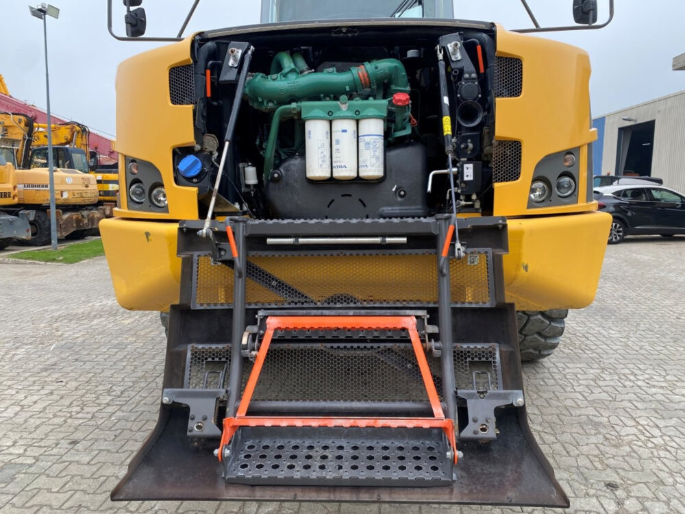 Volvo A40G 6×6 dumper