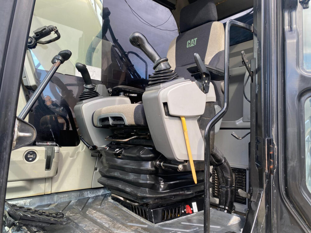 Caterpillar 323 EL rupsgraafmachine