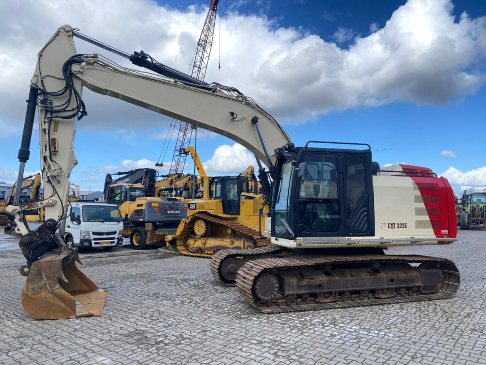 Caterpillar 323 EL rupsgraafmachine