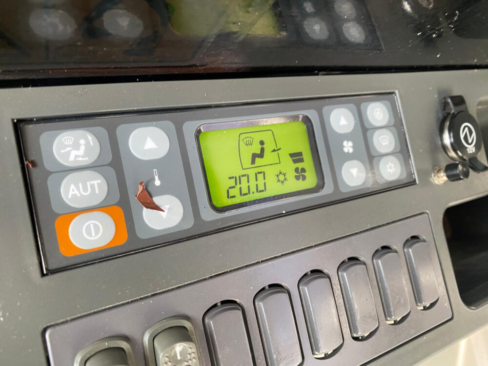 Caterpillar 323 EL rupsgraafmachine