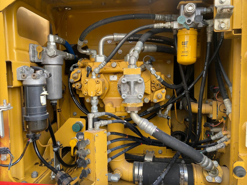 Caterpillar 323 EL rupsgraafmachine