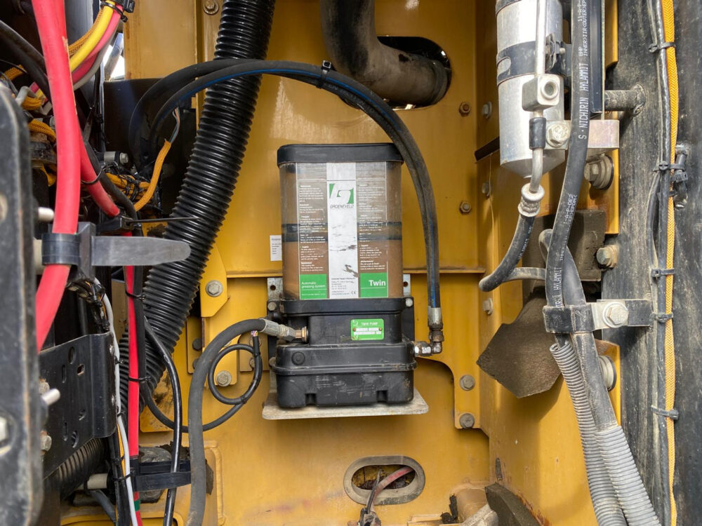 Caterpillar 323 EL rupsgraafmachine