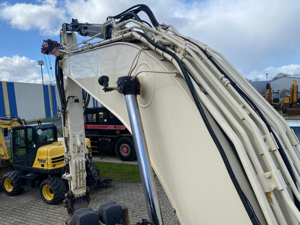 Caterpillar 323 EL rupsgraafmachine