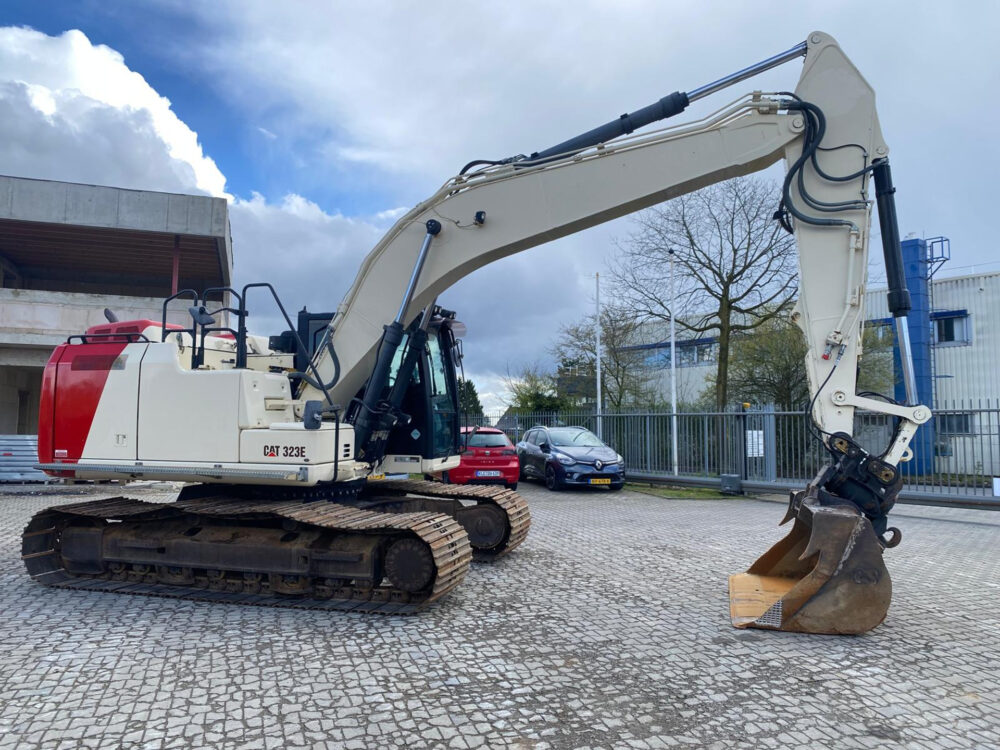 Caterpillar 323 EL rupsgraafmachine
