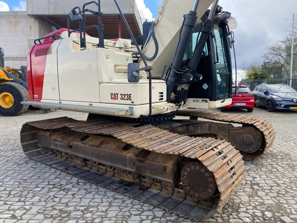 Caterpillar 323 EL rupsgraafmachine