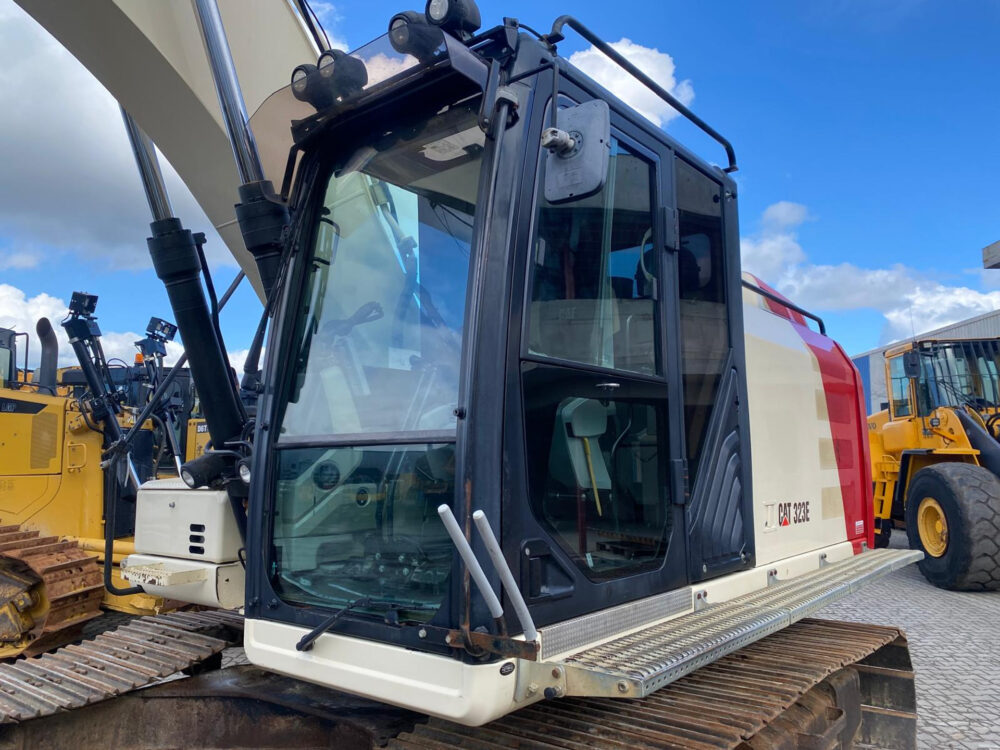 Caterpillar 323 EL rupsgraafmachine