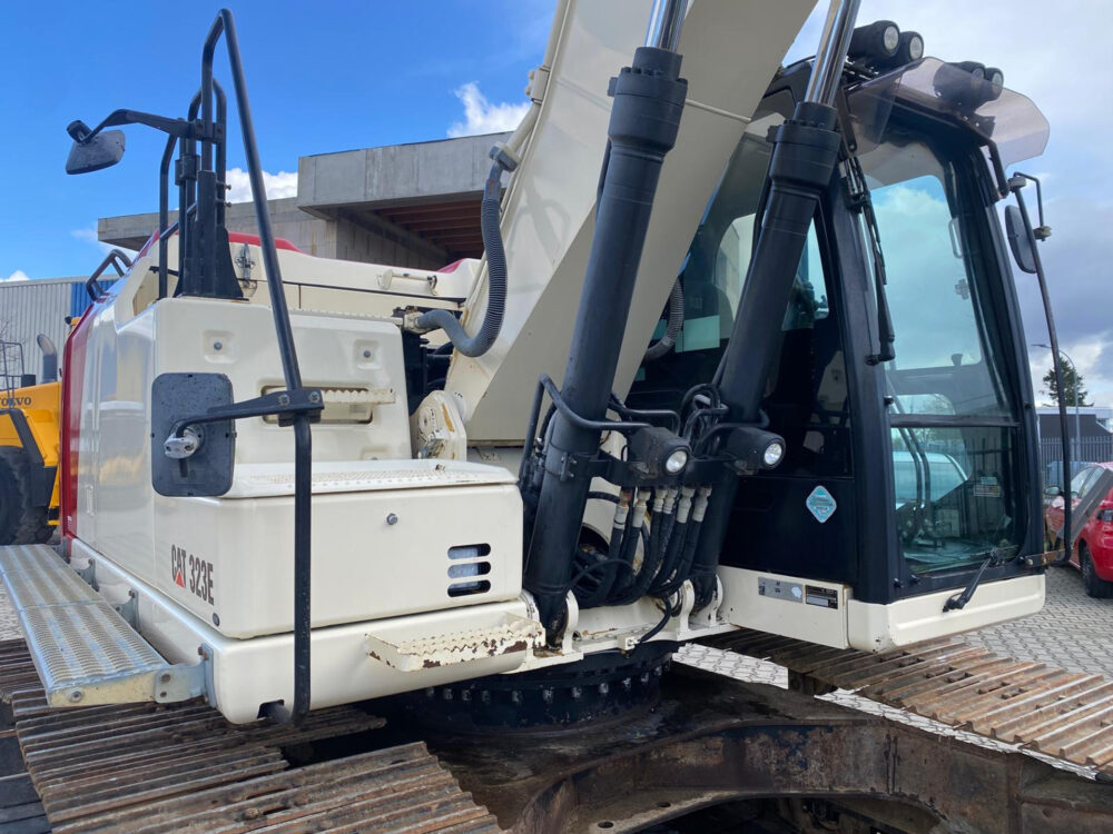 Caterpillar 323 EL rupsgraafmachine