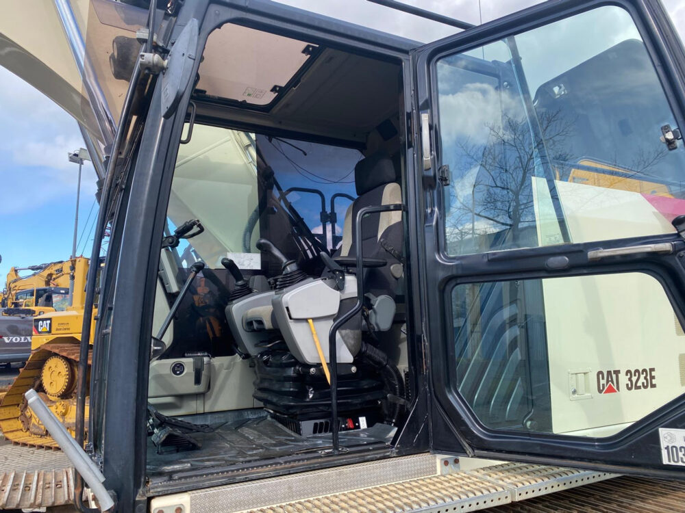 Caterpillar 323 EL rupsgraafmachine