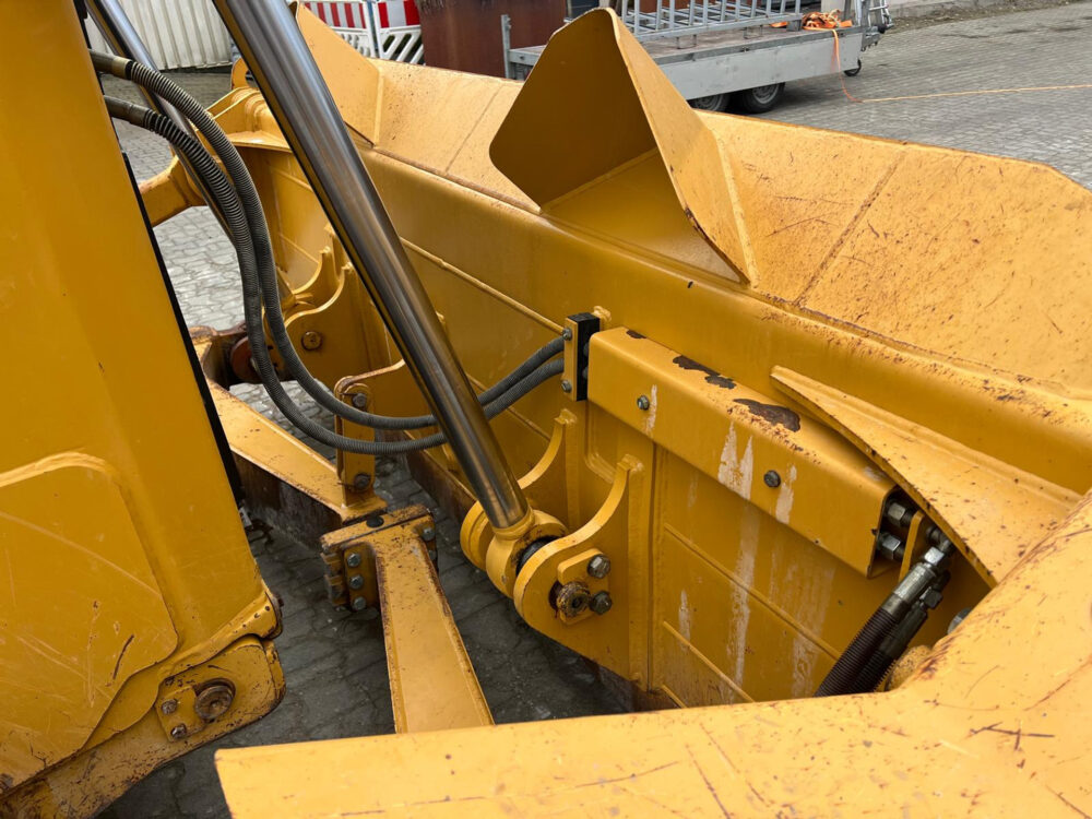 SEM 816D No CAT D6 bulldozer