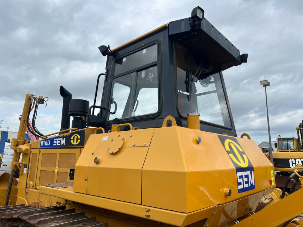 SEM 816D No CAT D6 bulldozer