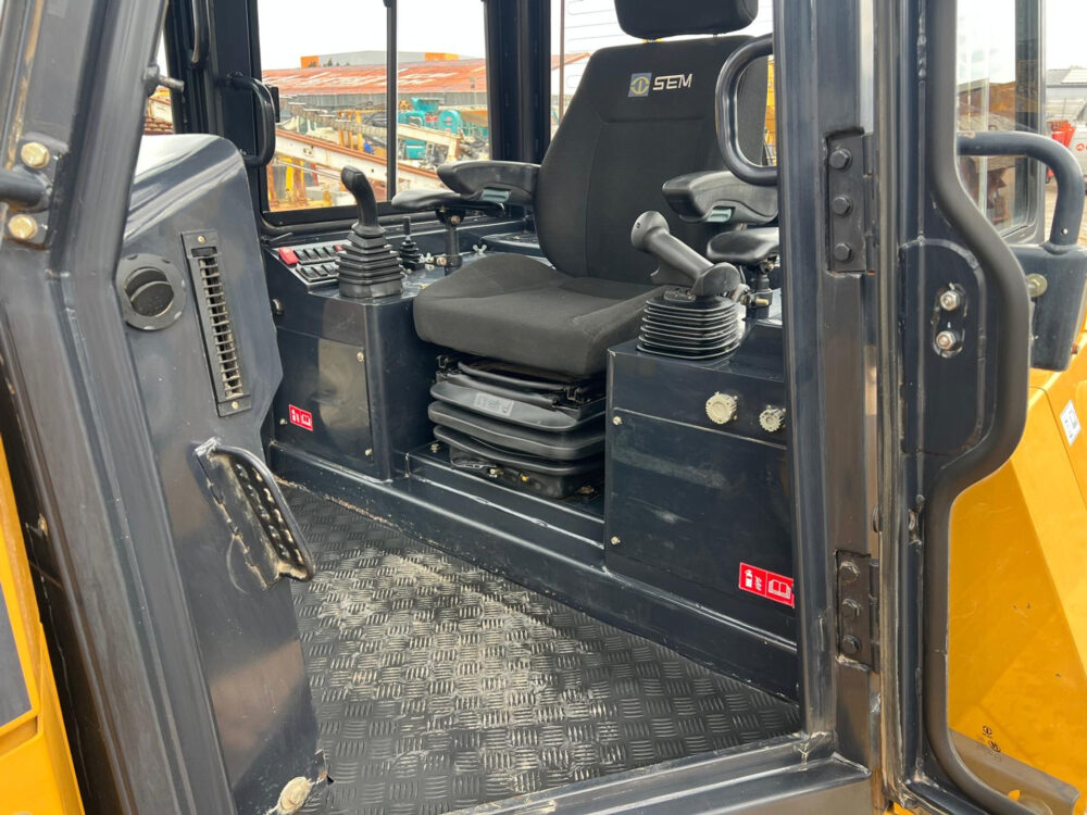 SEM 816D No CAT D6 bulldozer