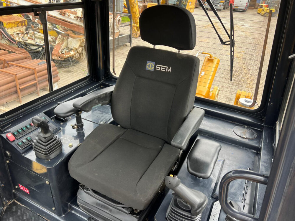 SEM 816D No CAT D6 bulldozer