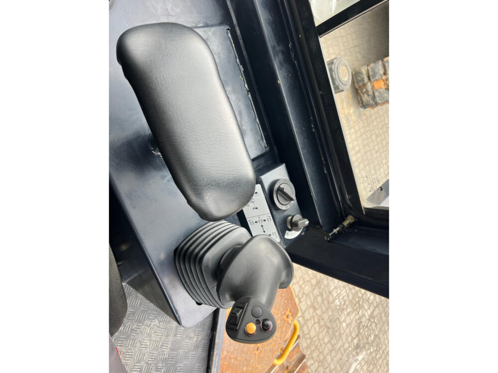 SEM 816D No CAT D6 bulldozer